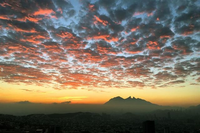 Amanecer en Rojo