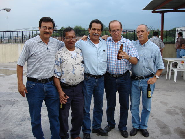 Gustavo,Hiram,Blanco,Rafael y Felipe en plena celebracion