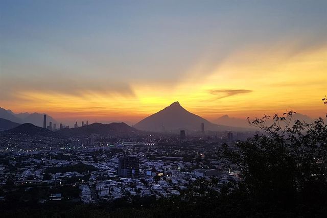 Cerro de las Mitras desde el Cerro de la Silla